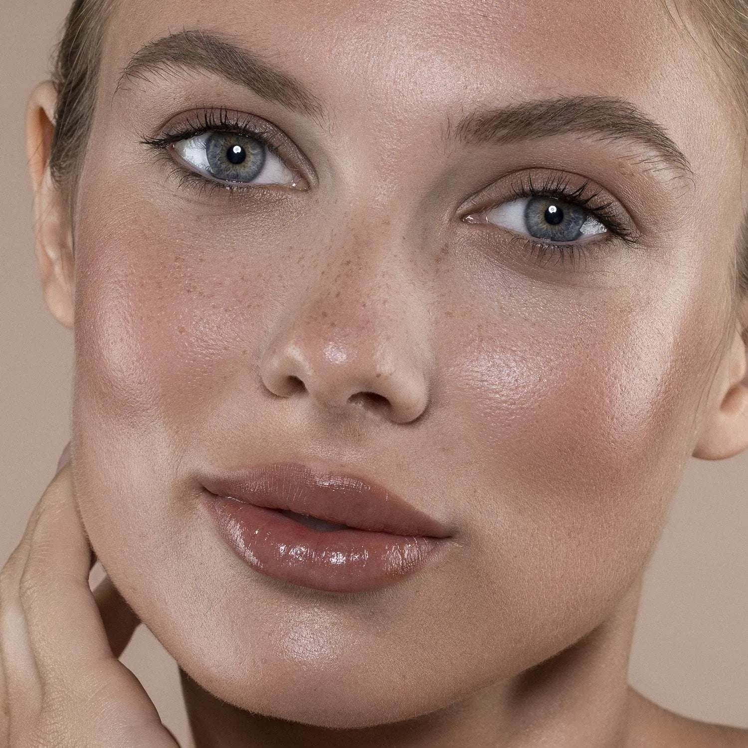 Youngblood Liquid Mineral Foundation Pebble stralende dekking
