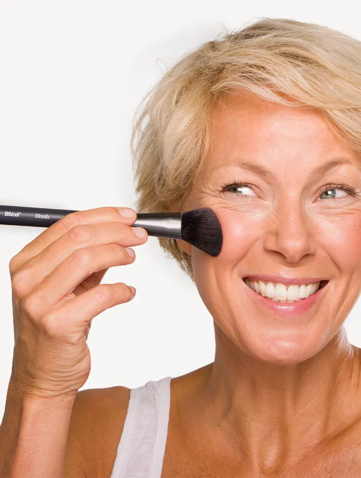 Blezi Blush Brush blushkwast zwart schuin