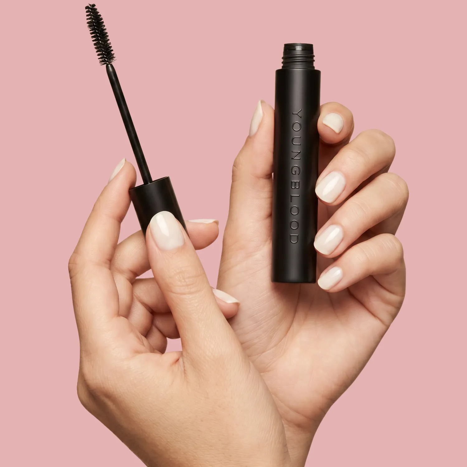 Youngblood EverLash Mineral Lengthening mascara Blackout zwart