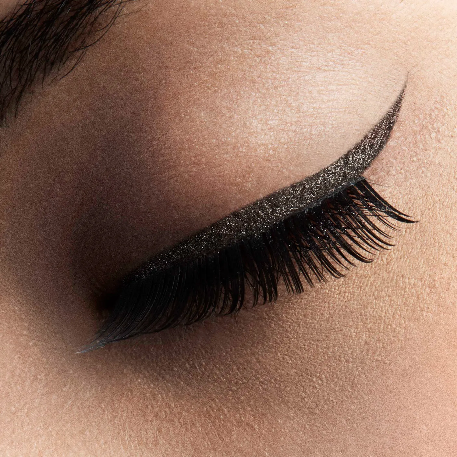 Stila Stay All Day liquid eyeliner Micro Tip Intense Black satijn