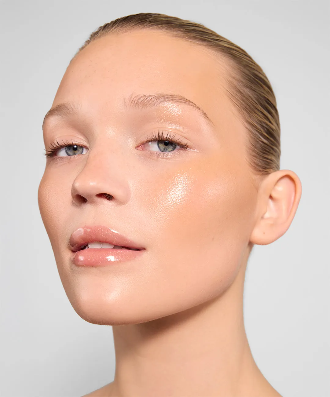 REFY Beauty Gloss Highlighter glass glow
