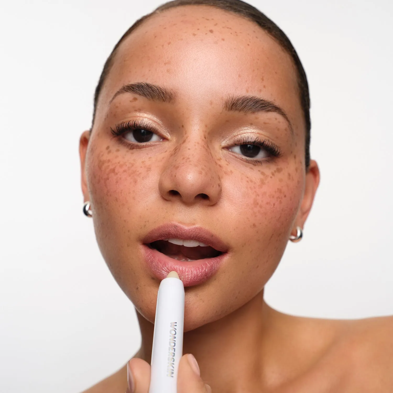 Wonderskin Wonder Blading 3-in-1 lipscrub stick voedend