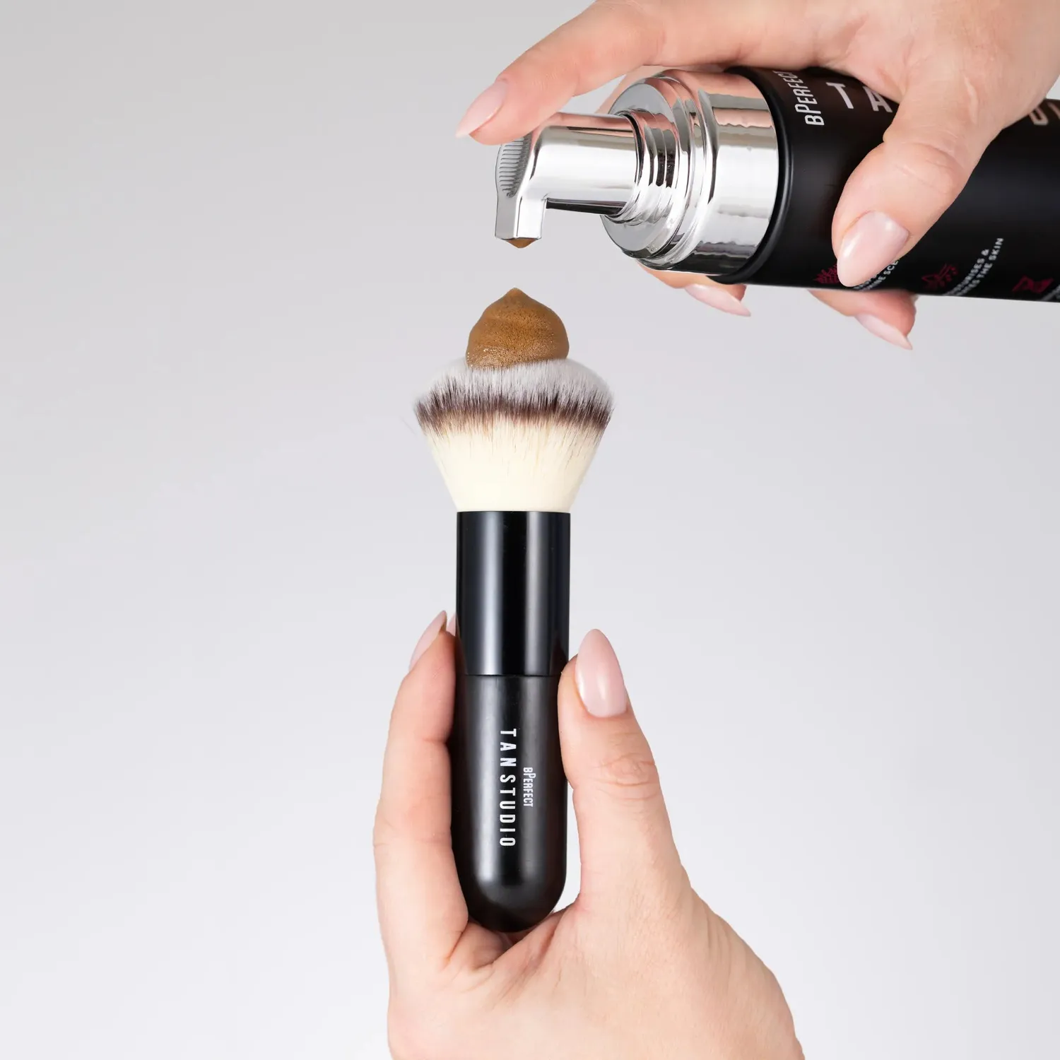BPerfect Tan Studio Diffusion Body Brush streeploos