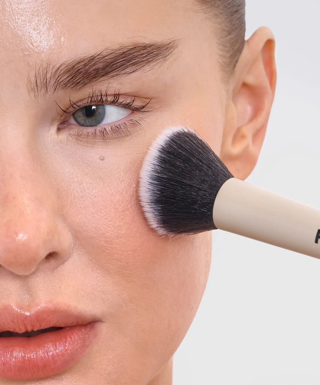 REFY Complexion Brush concealer kwast vegan