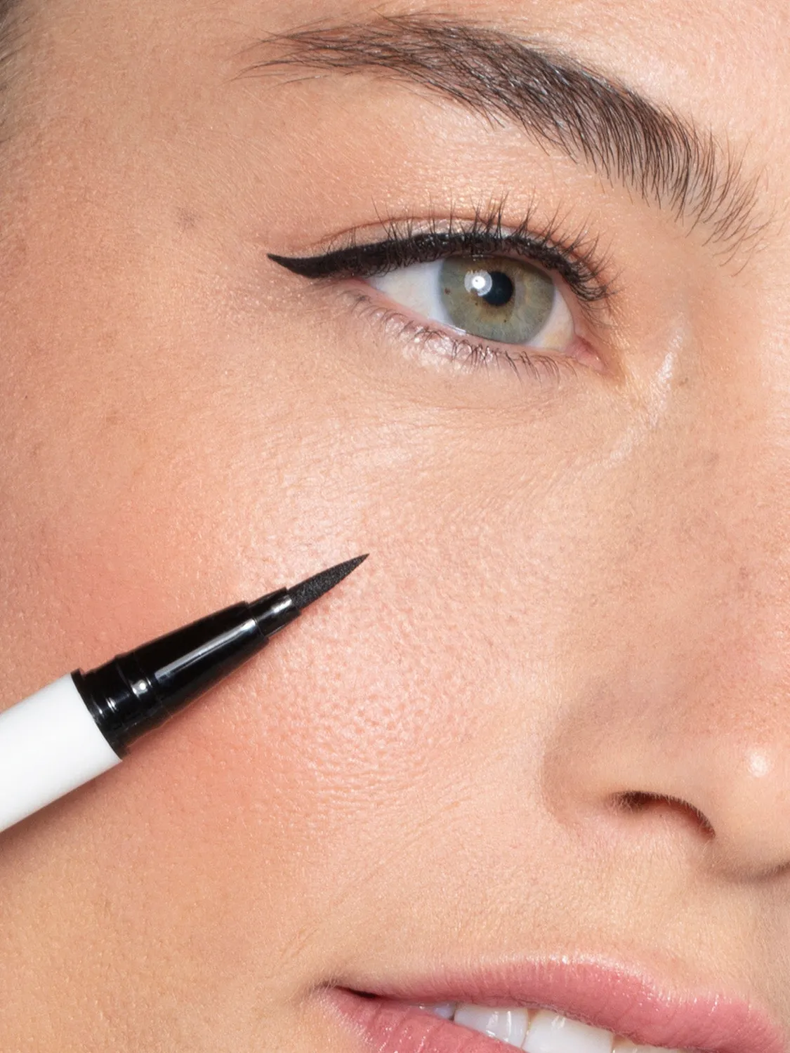 ILIA Beauty Clean Line eyeliner Midnight Express 0,55 ml