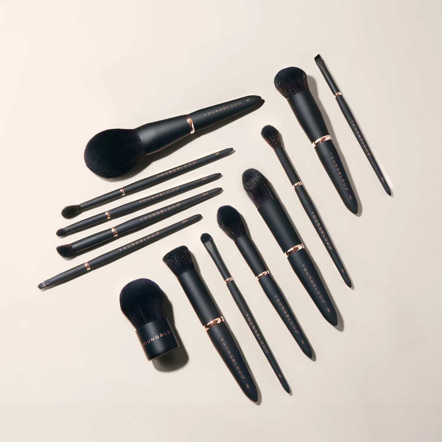 Youngblood YB4 Foundation Luxe kwast egale dekking