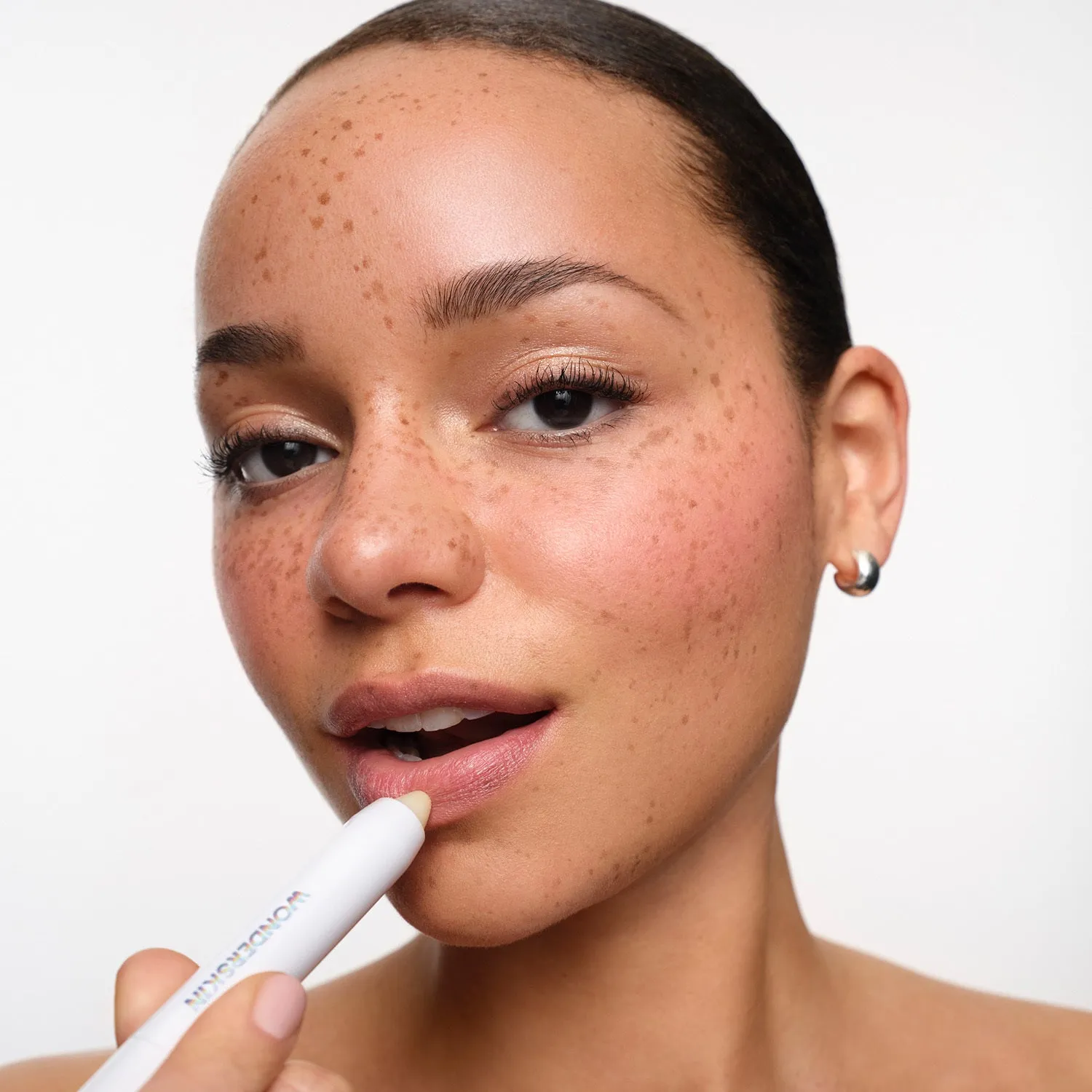 Wonderskin Wonder Blading 3-in-1 lipscrub stick voedend