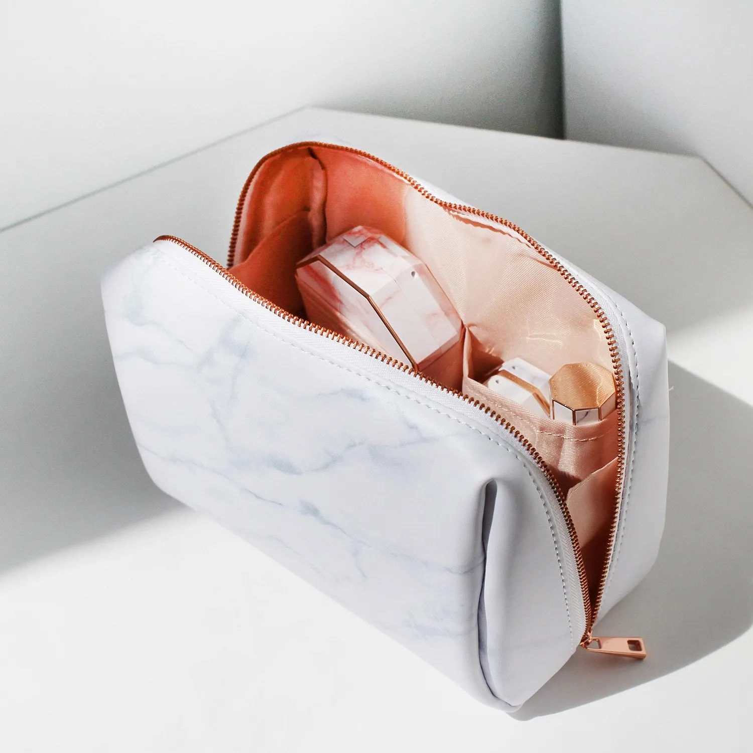 Dear Dahlia Signature Marble Make-up Tasje vegan leer