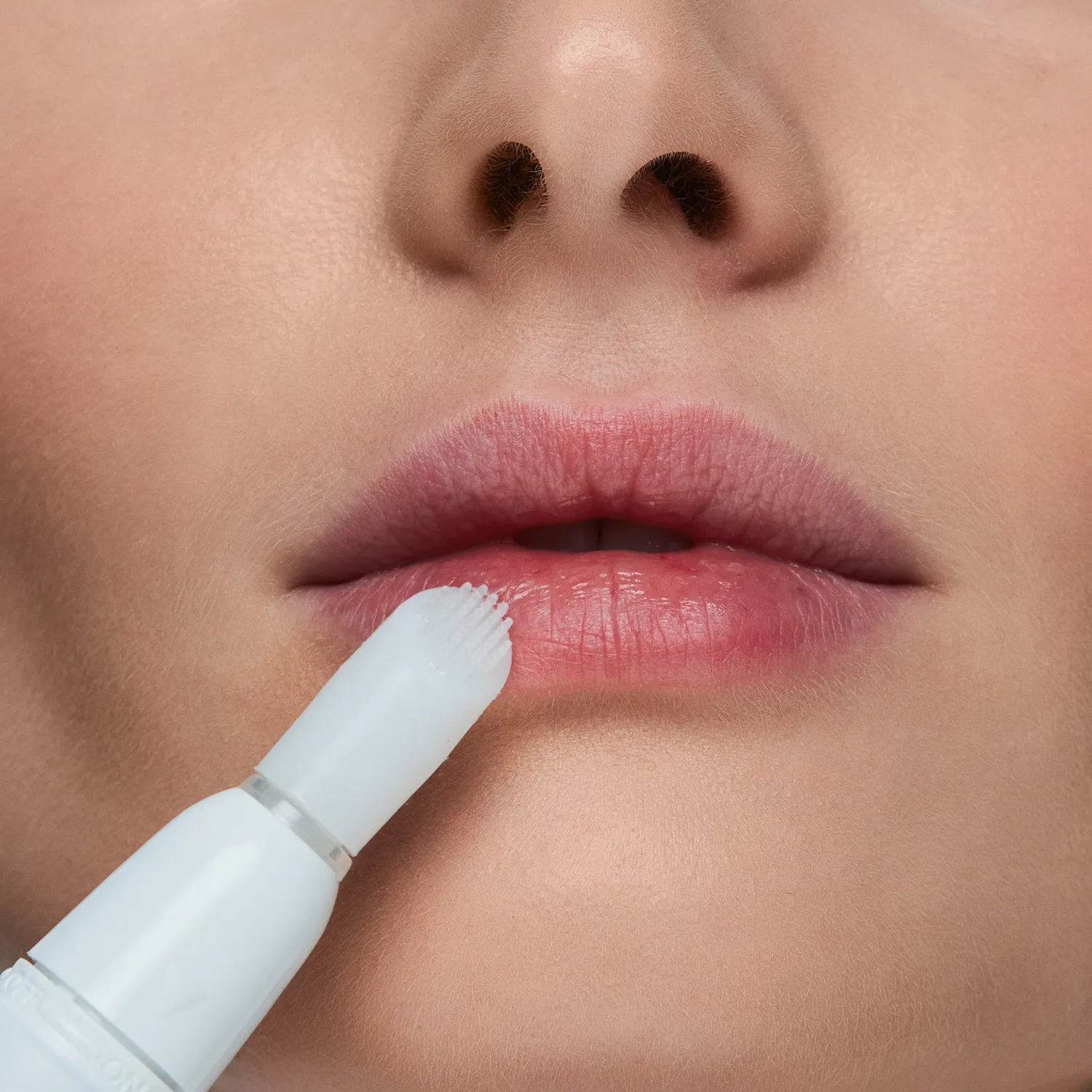 Stila Buff & Blur Lip Enzyme Exfoliator scrubtip