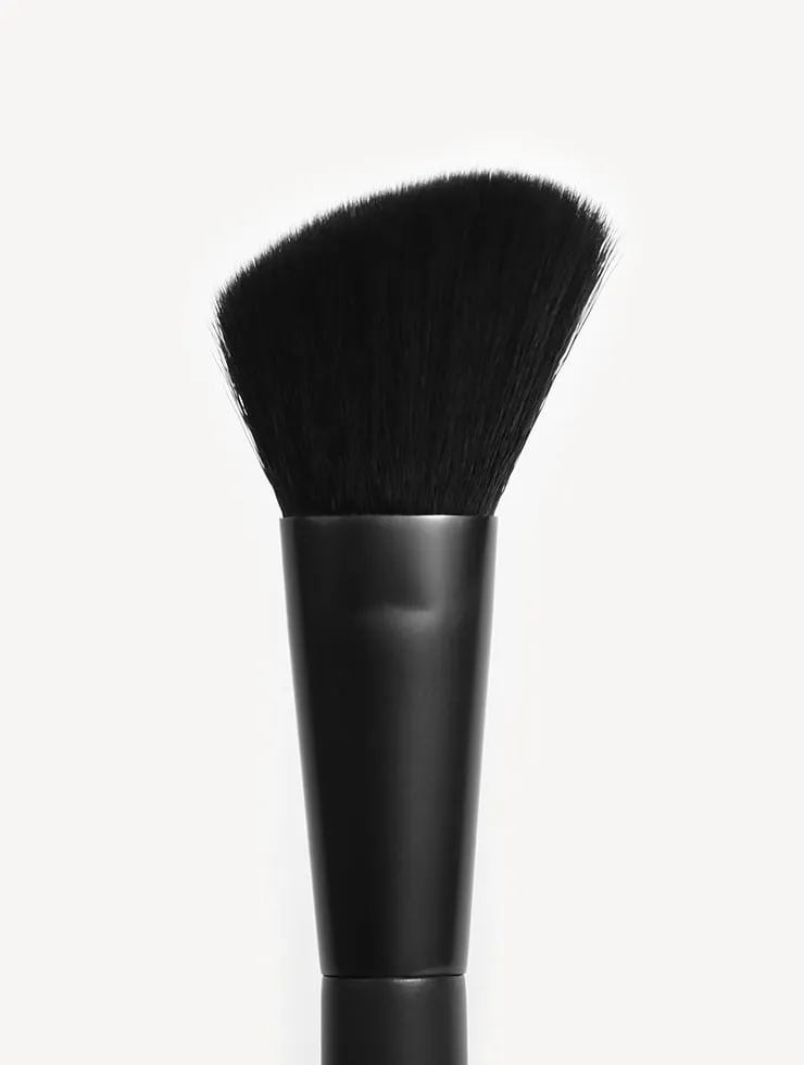 Blezi Blush Brush blushkwast zwart schuin
