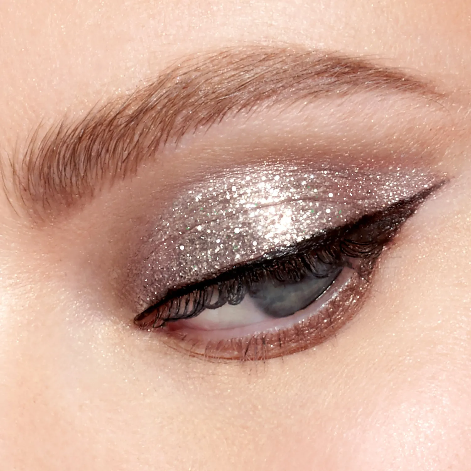 Stila Glitter & Glow vloeibare oogschaduw Kitten Karma 4,5 ml glitter