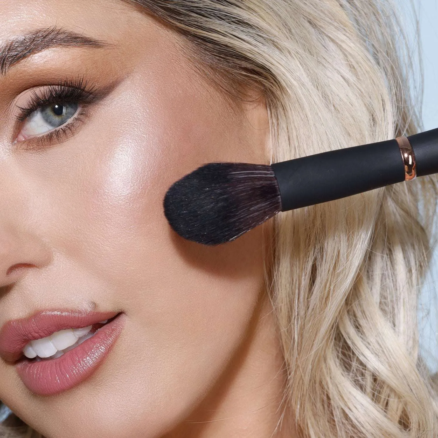 Youngblood YB5 Cheek Luxe blush kwast vegan